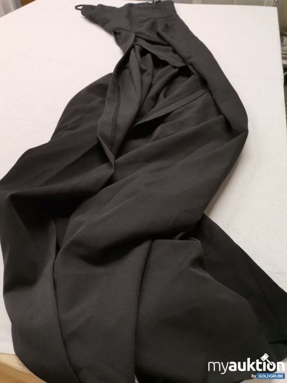 Artikel Nr. 728922 Artikel Nr. 728922: Trendyol Abendkleid leicht verschmutzt