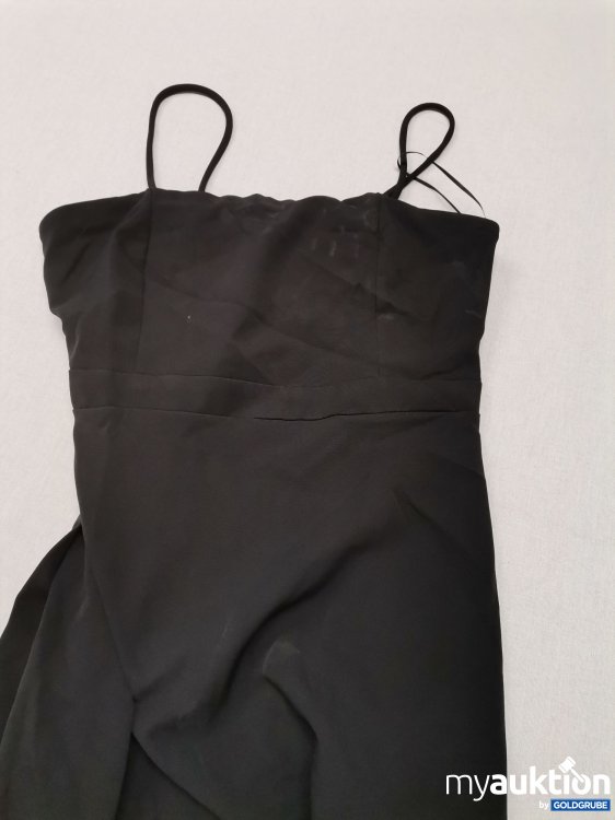 Artikel Nr. 728922 Artikel Nr. 728922: Trendyol Abendkleid leicht verschmutzt