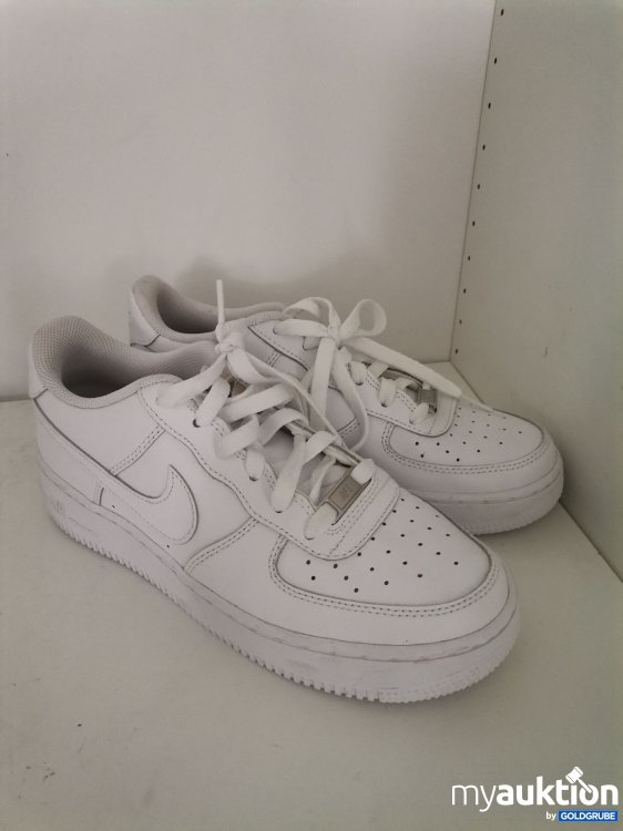 Artikel Nr. 854925 Artikel Nr. 854925: Nike Air force 1 leicht verschmutzt