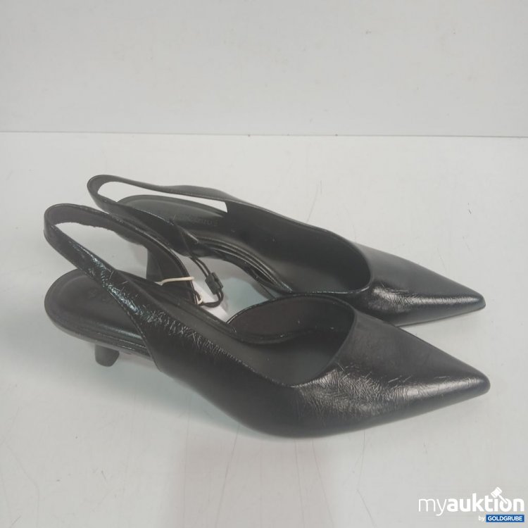 Artikel Nr. 930926: Stradivarius Schwarze Sling-Pumps aus Leder mit spitzem Schuhkopf und kleinem Absatz. Größe: 37