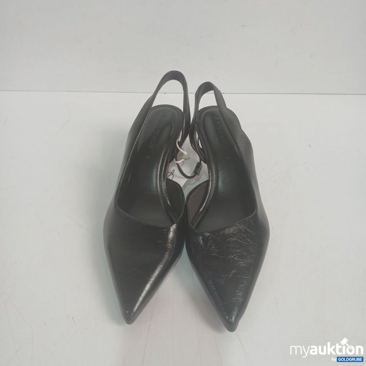 Artikel Nr. 930926: Stradivarius Schwarze Sling-Pumps aus Leder mit spitzem Schuhkopf und kleinem Absatz. Größe: 37