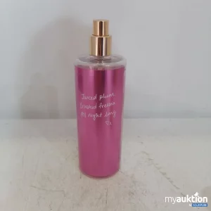 Auktion Duftendes Parfüm in Rosa Flasche 250ml