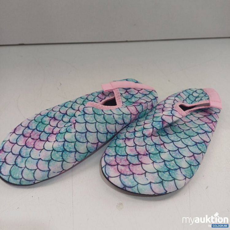 Artikel Nr. 938943: Kinderschuhe mit Schuppenmuster in Blau und Pink