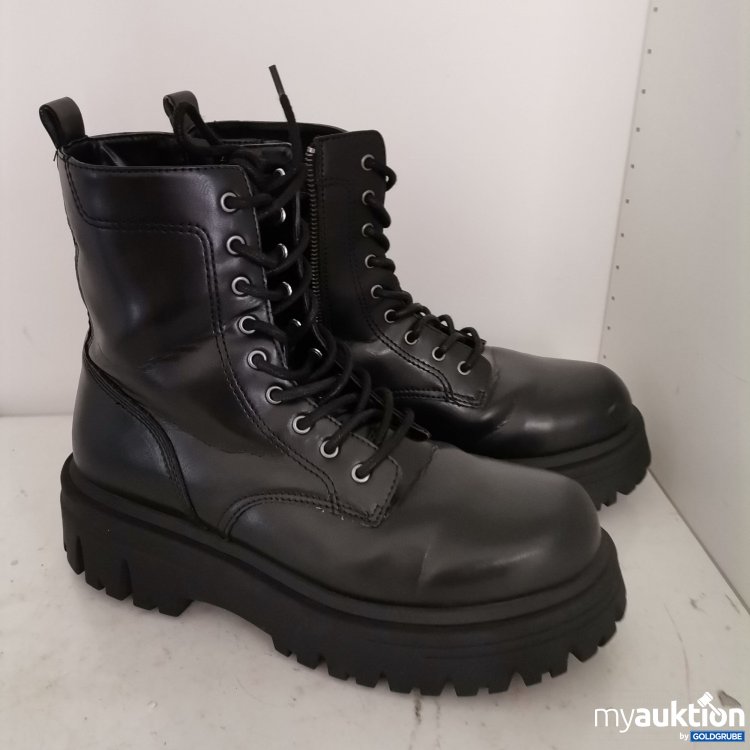 Artikel Nr. 817948 Artikel Nr. 817948: Bershka Boots verschmutzt