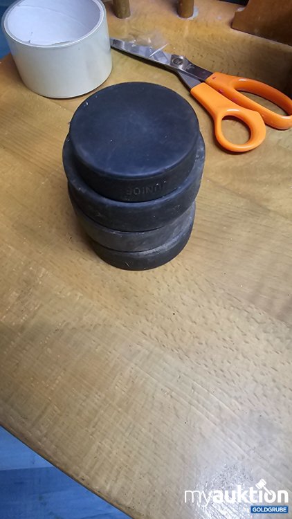 Artikel Nr. 396959: Eishockey Puck Set4Stk, darunter ein Kinderpuck
