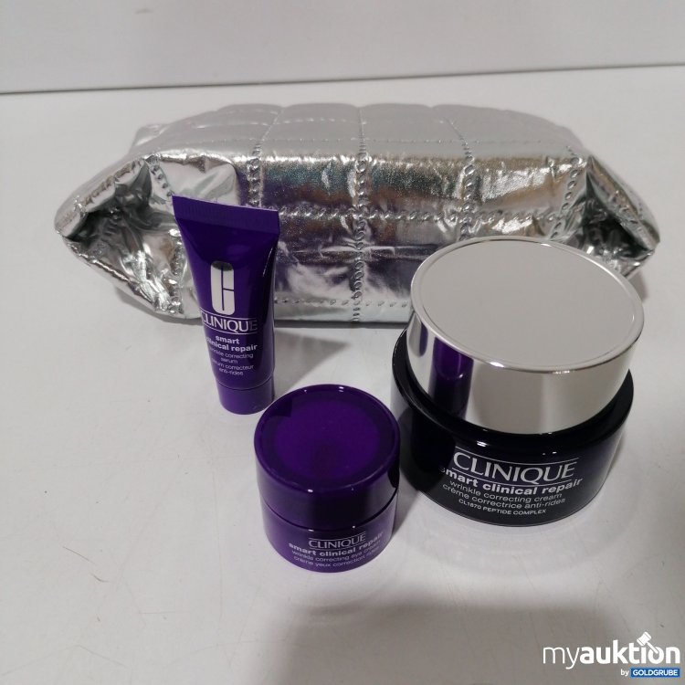 Artikel Nr. 890965: Clinique Kosmetiktasche mit Zubehör 