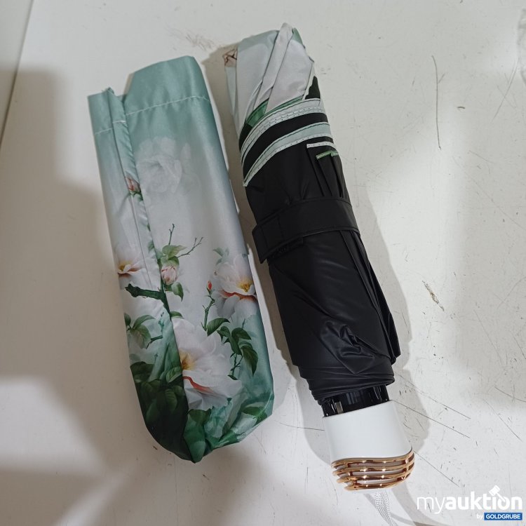 Artikel Nr. 931981 Artikel Nr. 931981: Taschenschirm, Blumenmotiv/Schwarz/Weiß/Gold mit kleiner Tasche