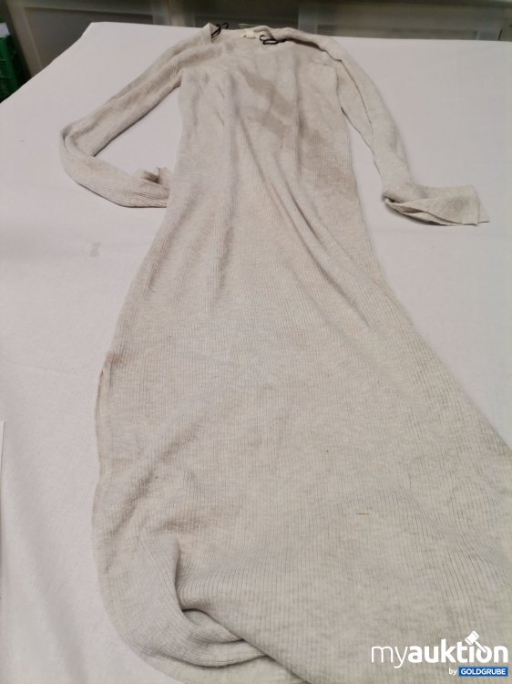 Artikel Nr. 726995 Artikel Nr. 726995: H&M, Strickkleid verschmutzt