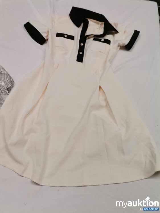 Artikel Nr. 434996 Artikel Nr. 434996: Guess Kleid
